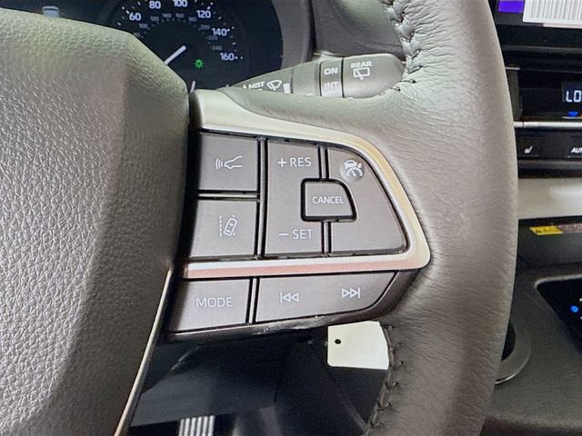 Used 2025 Toyota Sienna XLE w/ XLE Plus Package FWD image 13