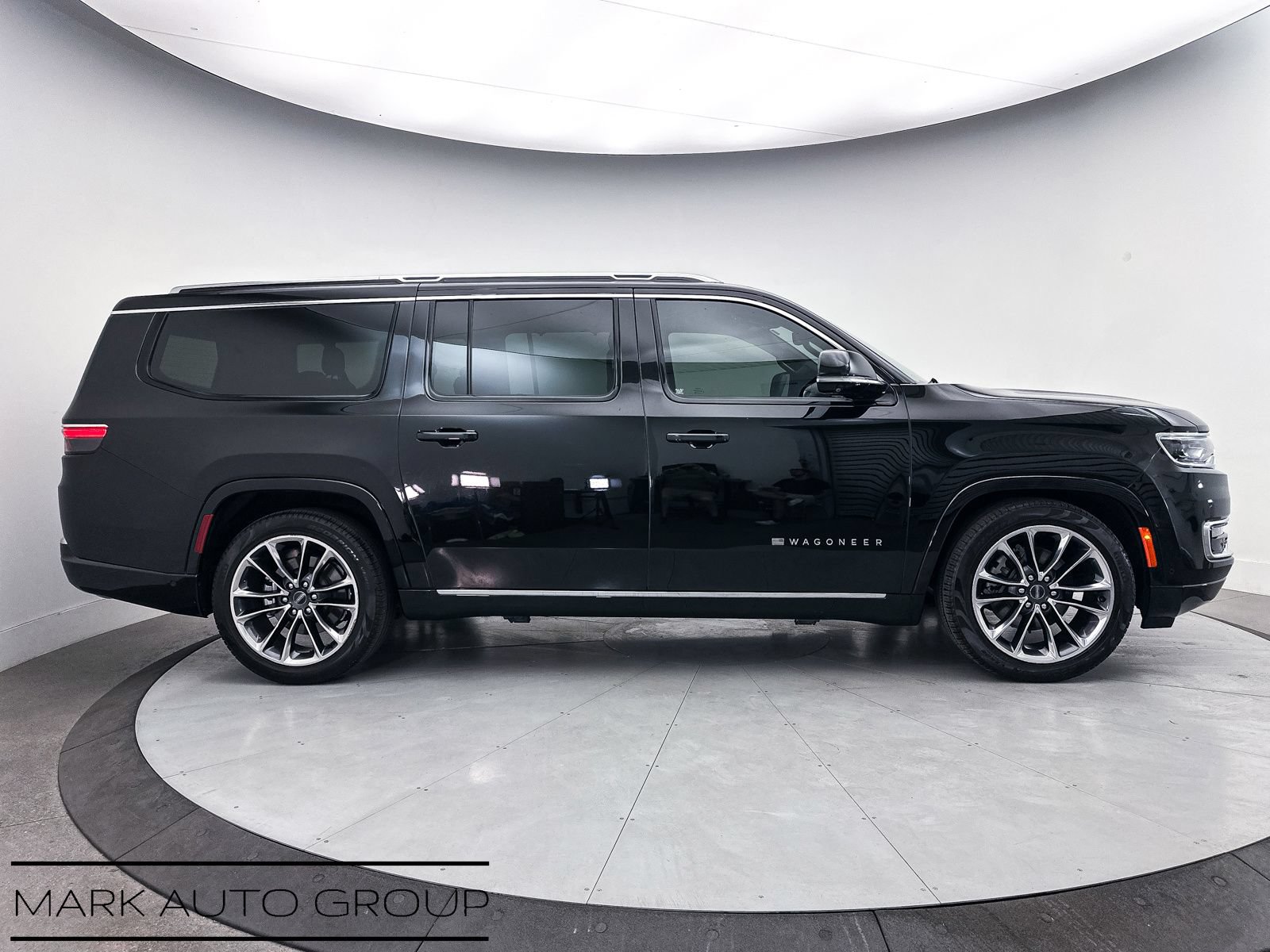 Used 2023 Jeep Wagoneer L Series III w/ Premium Group I AWD/4WD image 41
