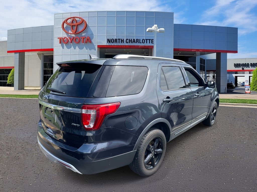 Used 2017 Ford Explorer XLT w/ Equipment Group 202A image 9