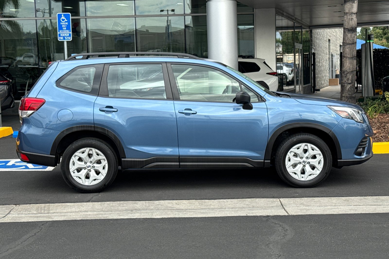 Certified 2023 Subaru Forester AWD/4WD image 3