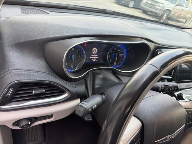 Used 2020 Chrysler Pacifica Limited image 17