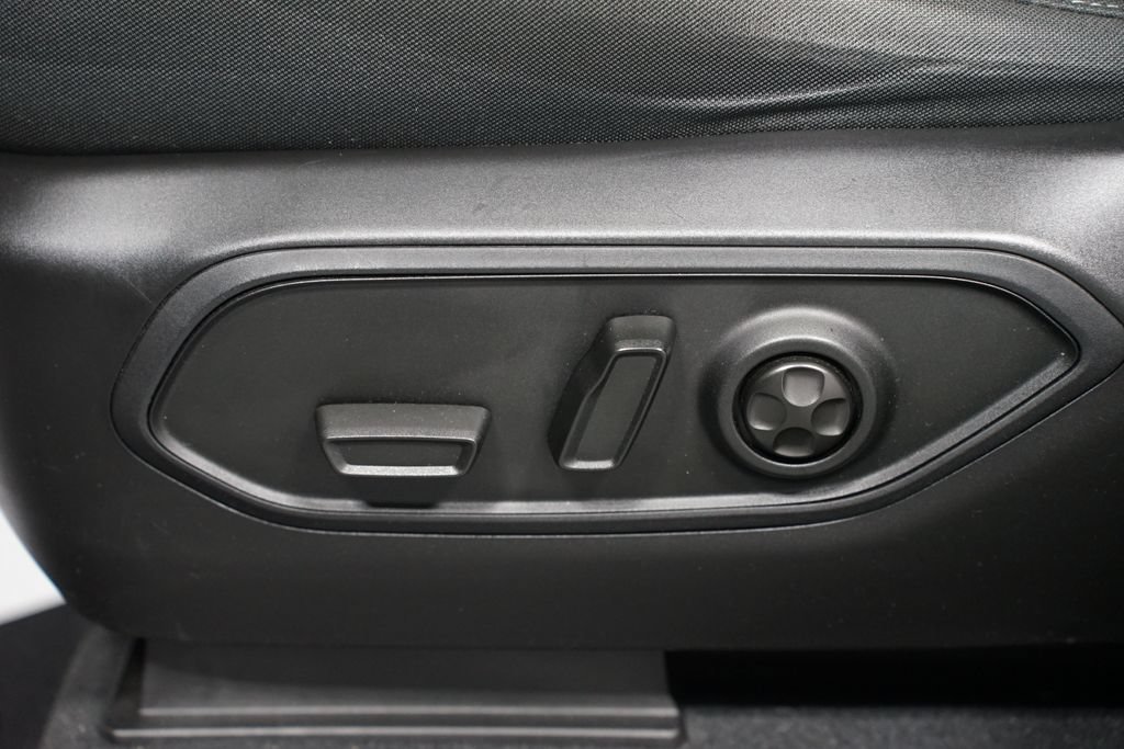 Used 2025 Jeep Grand Cherokee L Laredo RWD image 34