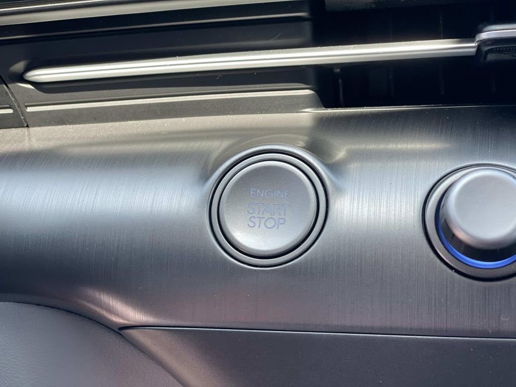 Certified 2025 Hyundai Kona SE FWD image 15