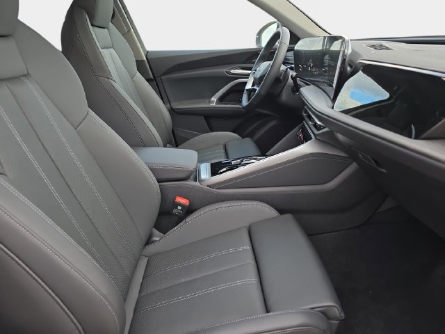 Used 2025 Audi Q5 Premium Plus w/ Premium Plus AWD/4WD image 10