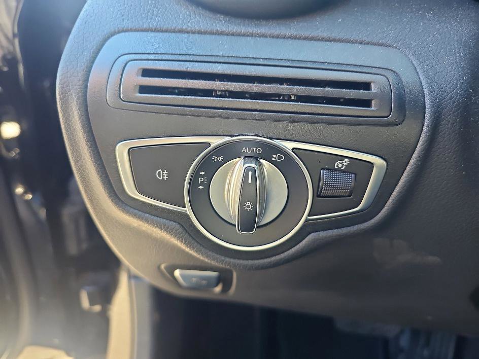 Used 2022 Mercedes-Benz GLC 300 image 11