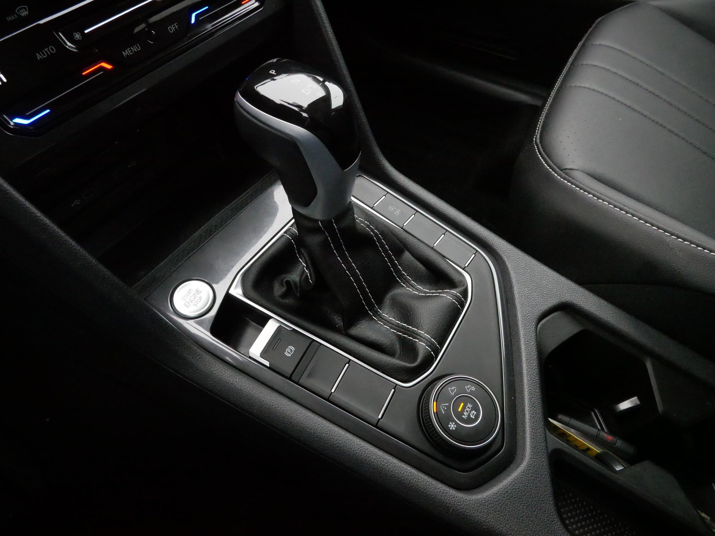 Certified 2024 Volkswagen Tiguan SE image 24