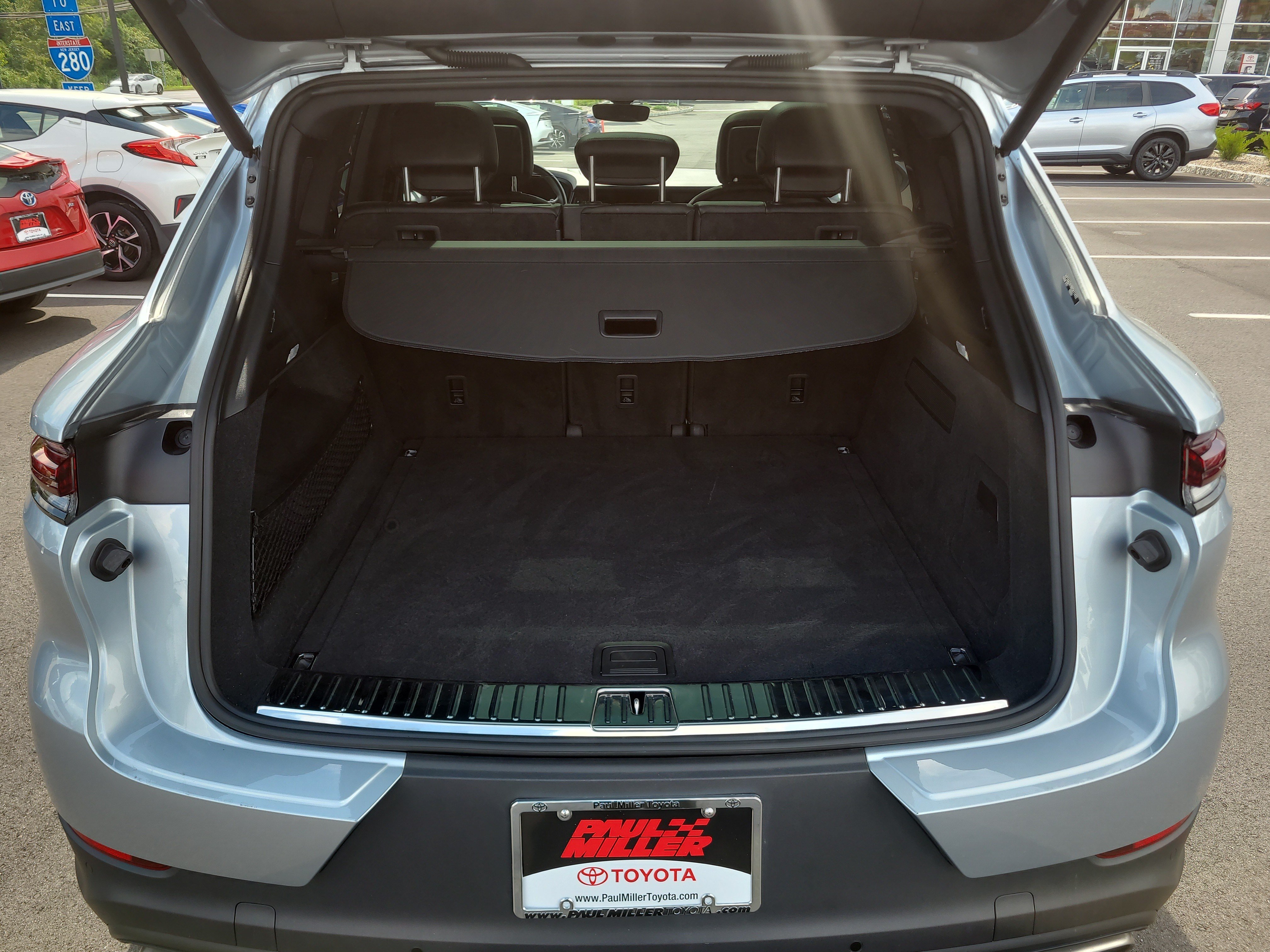 Used 2024 Porsche Cayenne AWD/4WD image 31