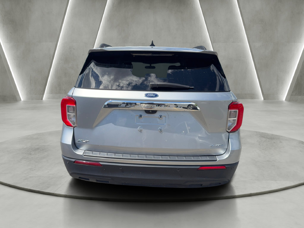 Used 2023 Ford Explorer XLT AWD/4WD image 4