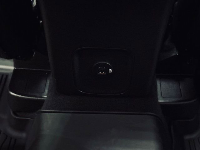 Used 2022 Ford Escape SE w/ SE Sport Appearance Package image 21