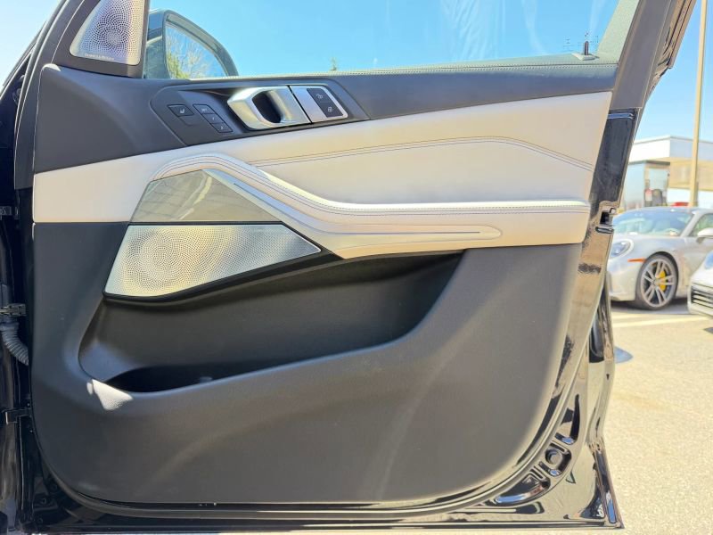 Used 2020 BMW X5 M50i w/ Executive Package image 29