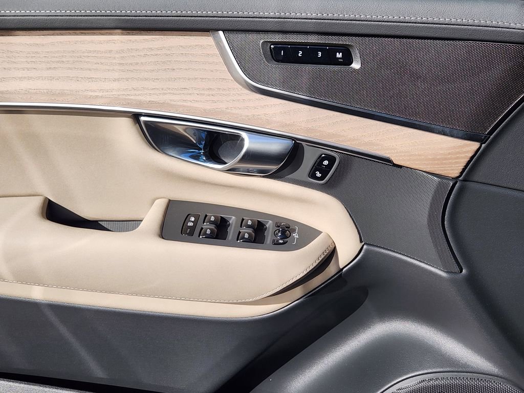 New 2026 Volvo XC90 B6 Core image 12