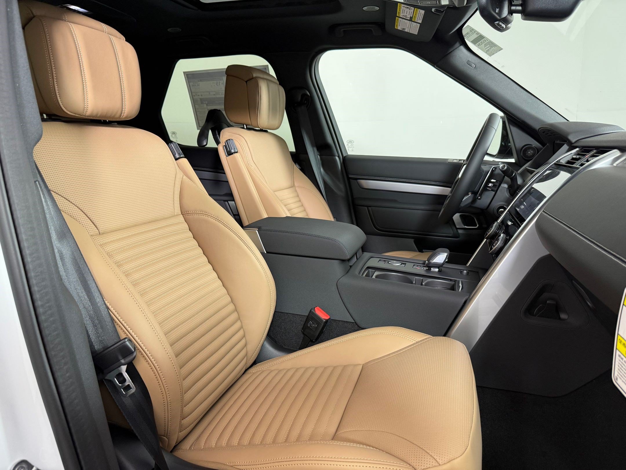 New 2026 Land Rover Discovery Limited Edition AWD/4WD image 22