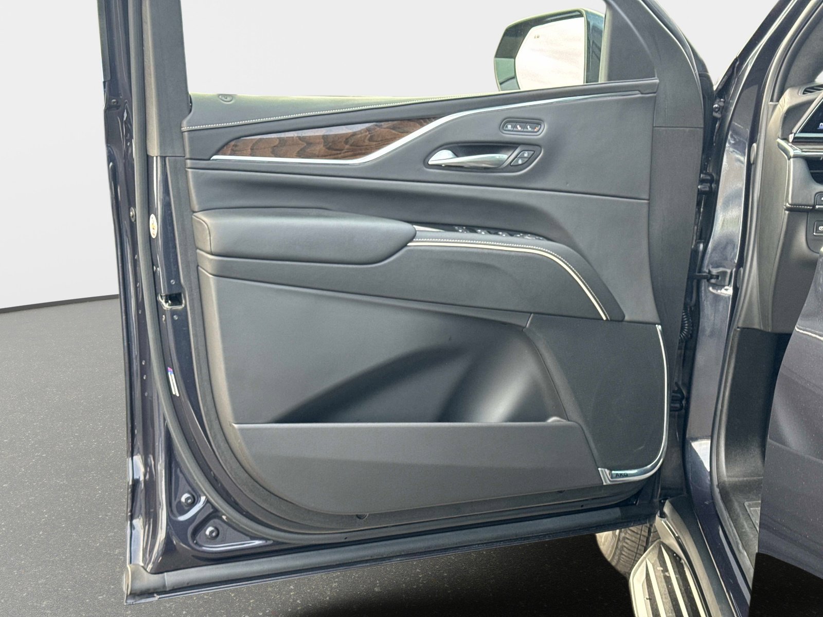 Used 2024 Cadillac Escalade ESV Sport Platinum image 18