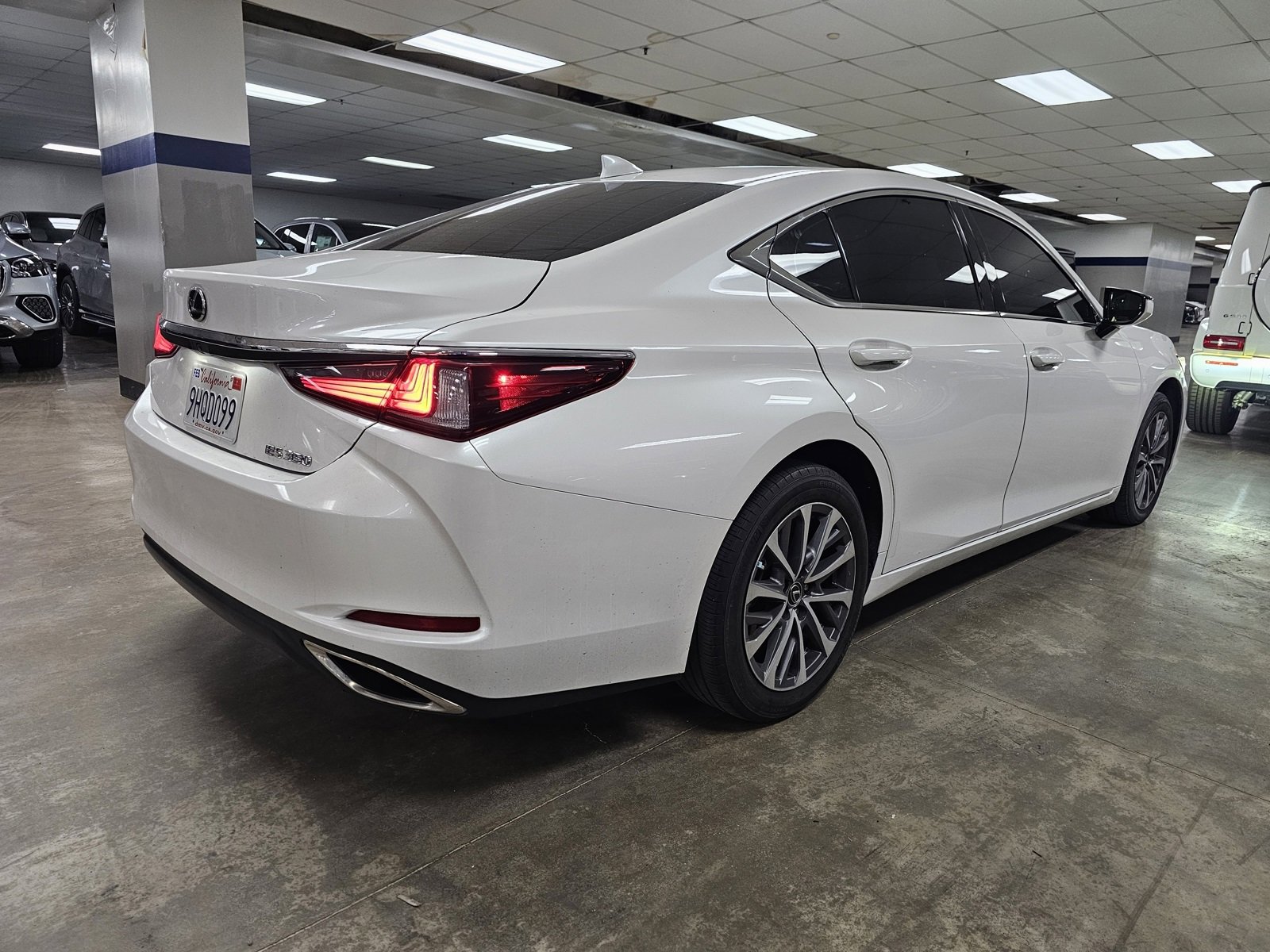 Used 2023 Lexus ES 350 image 2