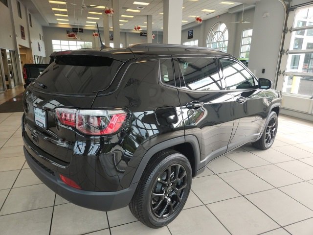 New 2026 Jeep Compass Latitude image 9