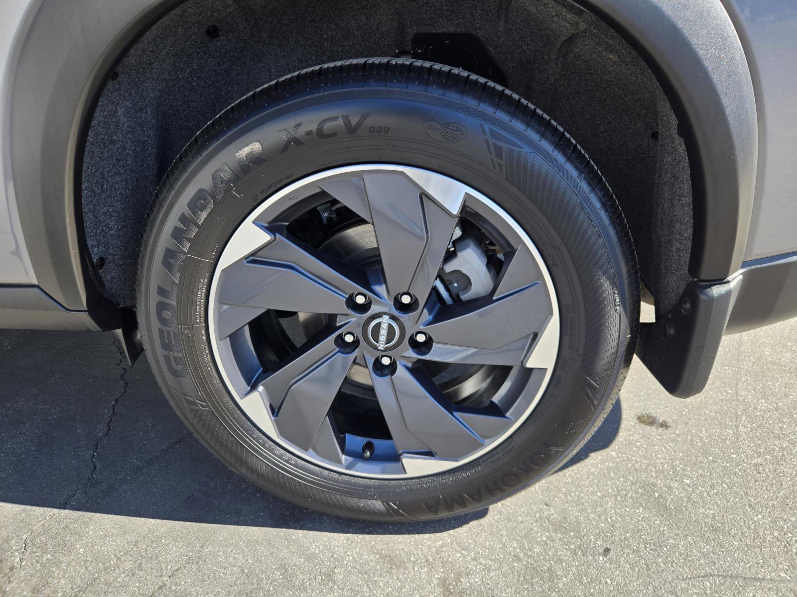 Used 2024 Nissan Rogue SV w/ SV Premium Package FWD image 37