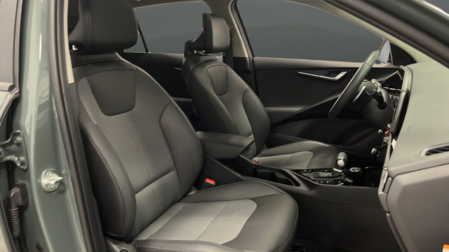 Used 2024 Kia Niro EX Touring FWD image 23