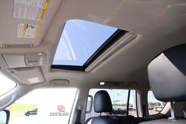 Used 2024 Nissan Armada SL w/ Captain's Chairs Package AWD/4WD image 9