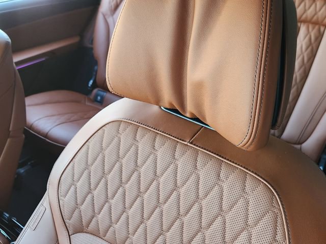 Used 2026 BMW X7 M60i w/ Executive Package image 15