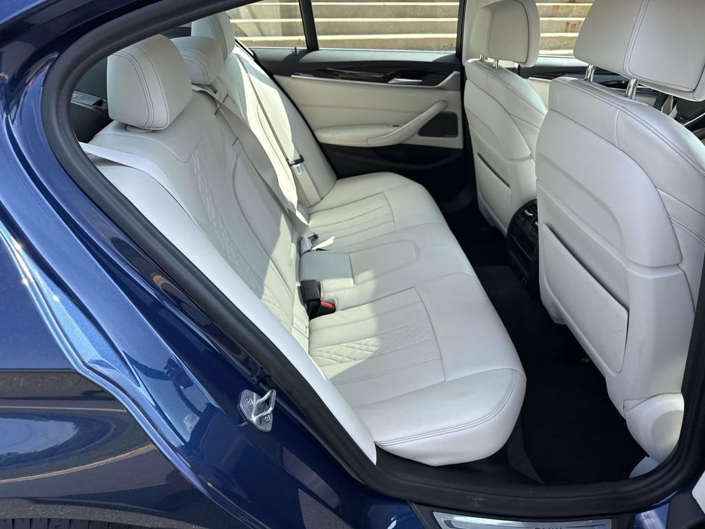 Used 2022 BMW 530e xDrive w/ Premium Package AWD/4WD image 11