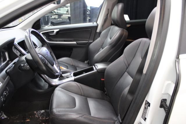 Used 2017 Volvo XC60 T6 Dynamic w/ Preferred Option Package AWD/4WD image 13