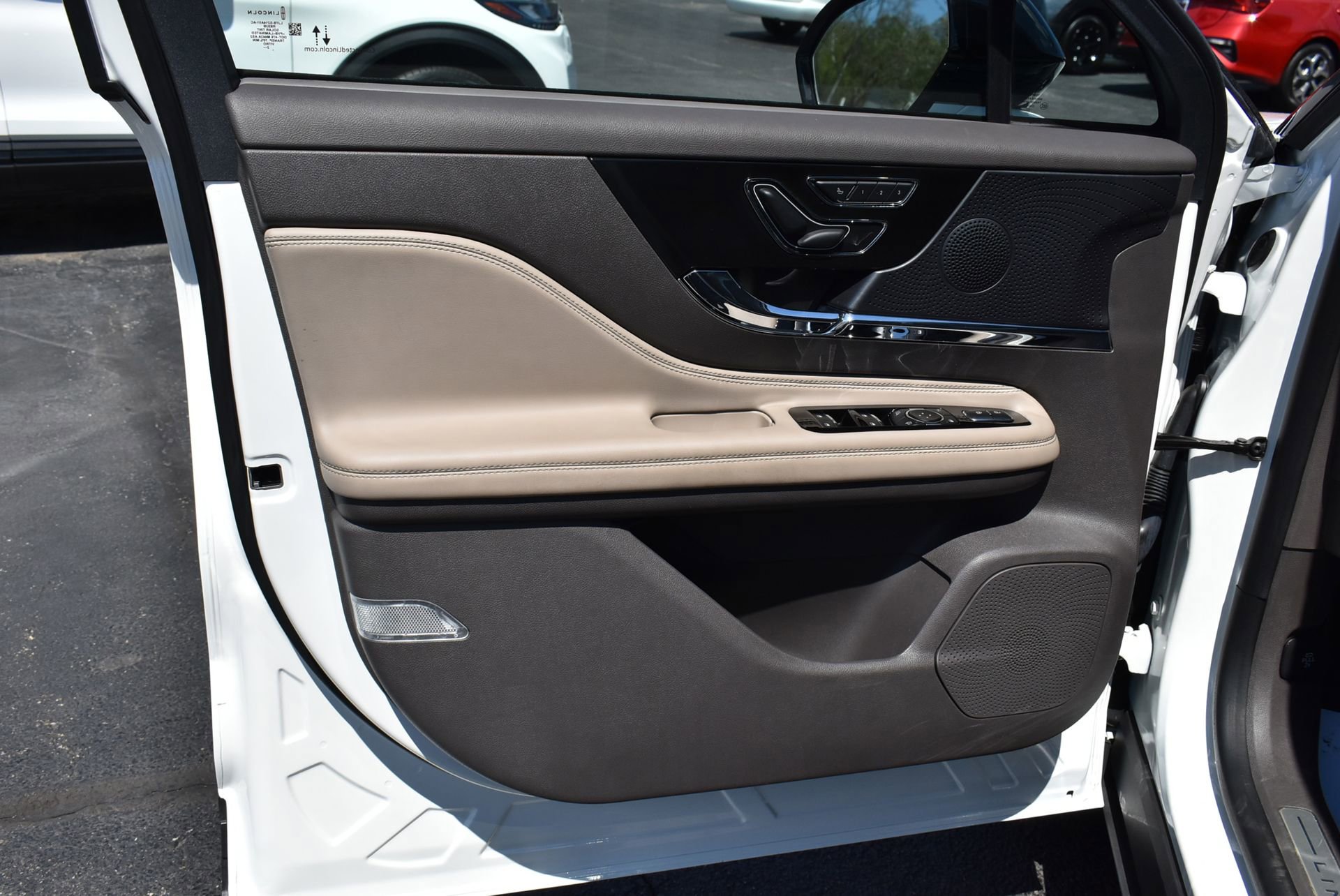 Used 2023 Lincoln Corsair AWD w/ Equipment Group 101A image 12