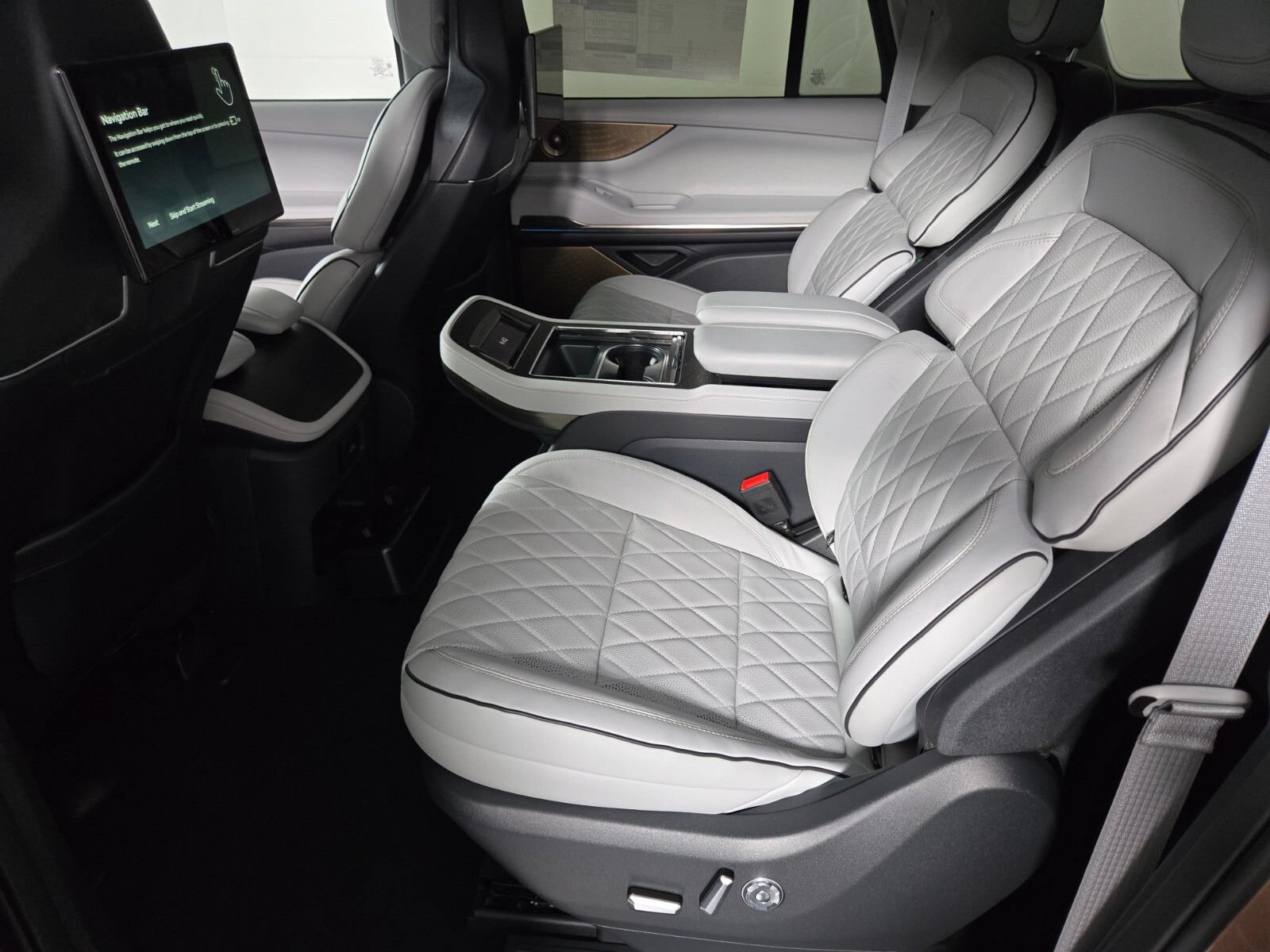 New 2026 Lincoln Navigator L Black Label w/ Black Label Special Edition AWD/4WD image 15