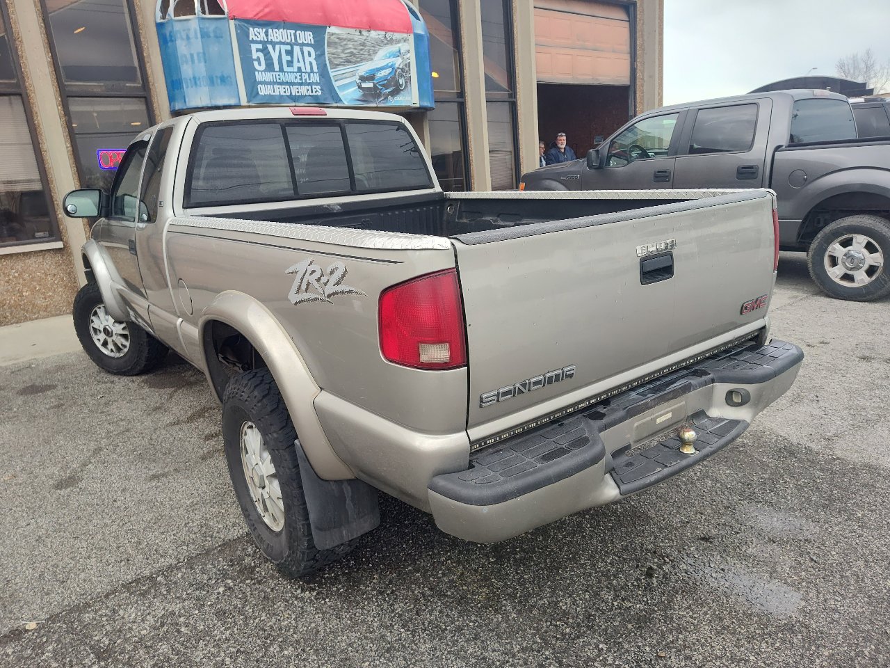 Used 2003 GMC Sonoma SLS w/ SLS Preferred Equipment Group image 9