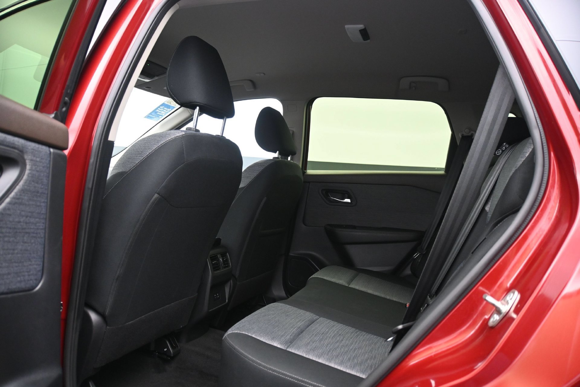 Used 2023 Nissan Rogue SV AWD/4WD image 16