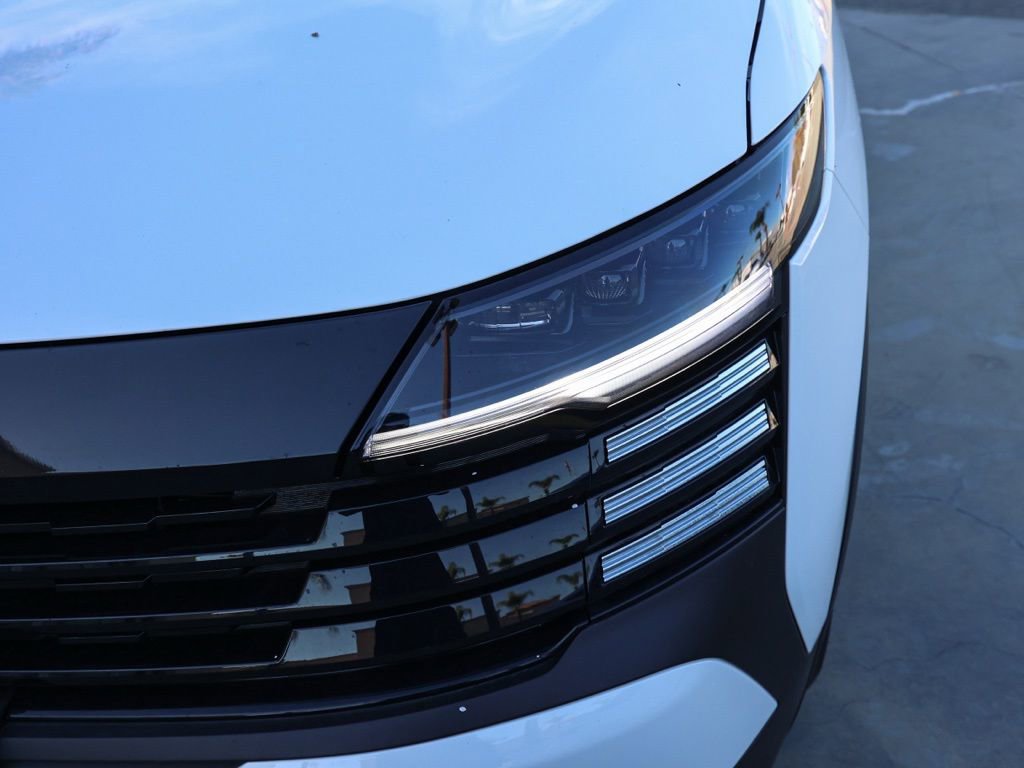 Used 2026 Nissan Kicks SV w/ Charging Package image 10