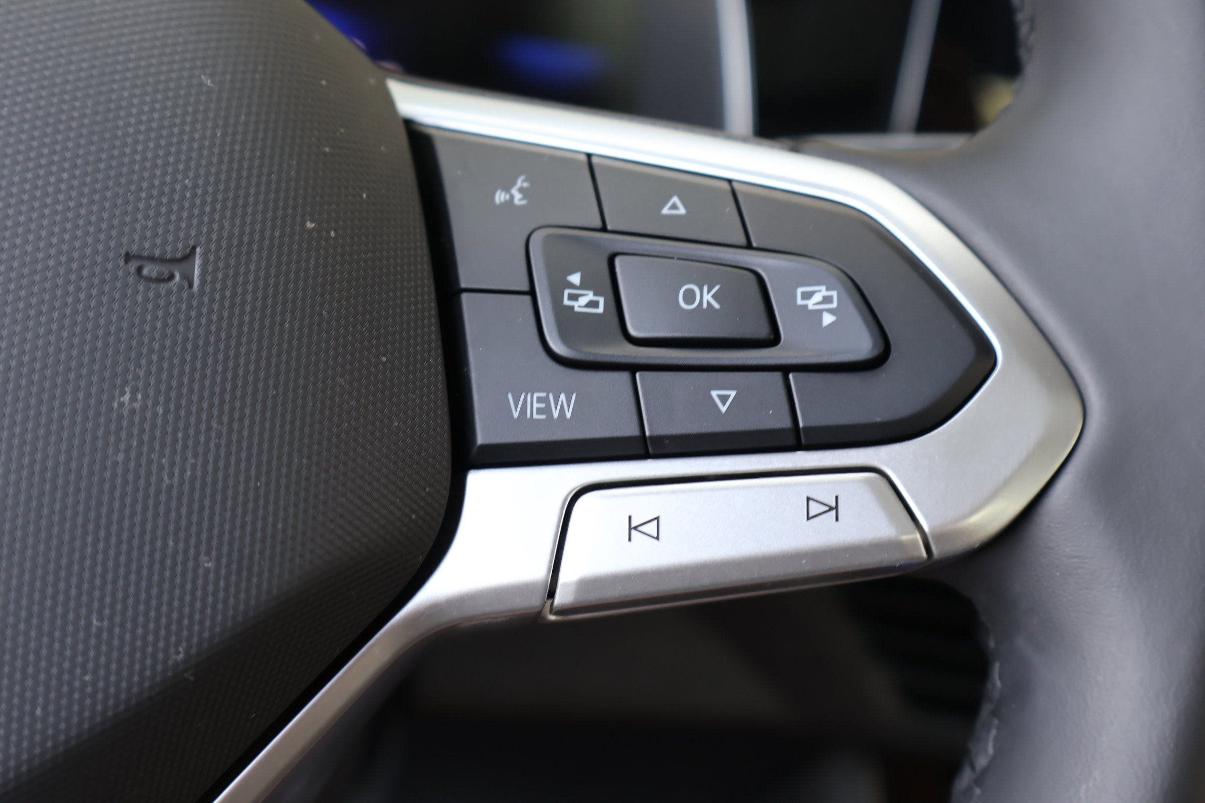 Used 2025 Volkswagen Jetta SE w/ Sunroof Package image 23