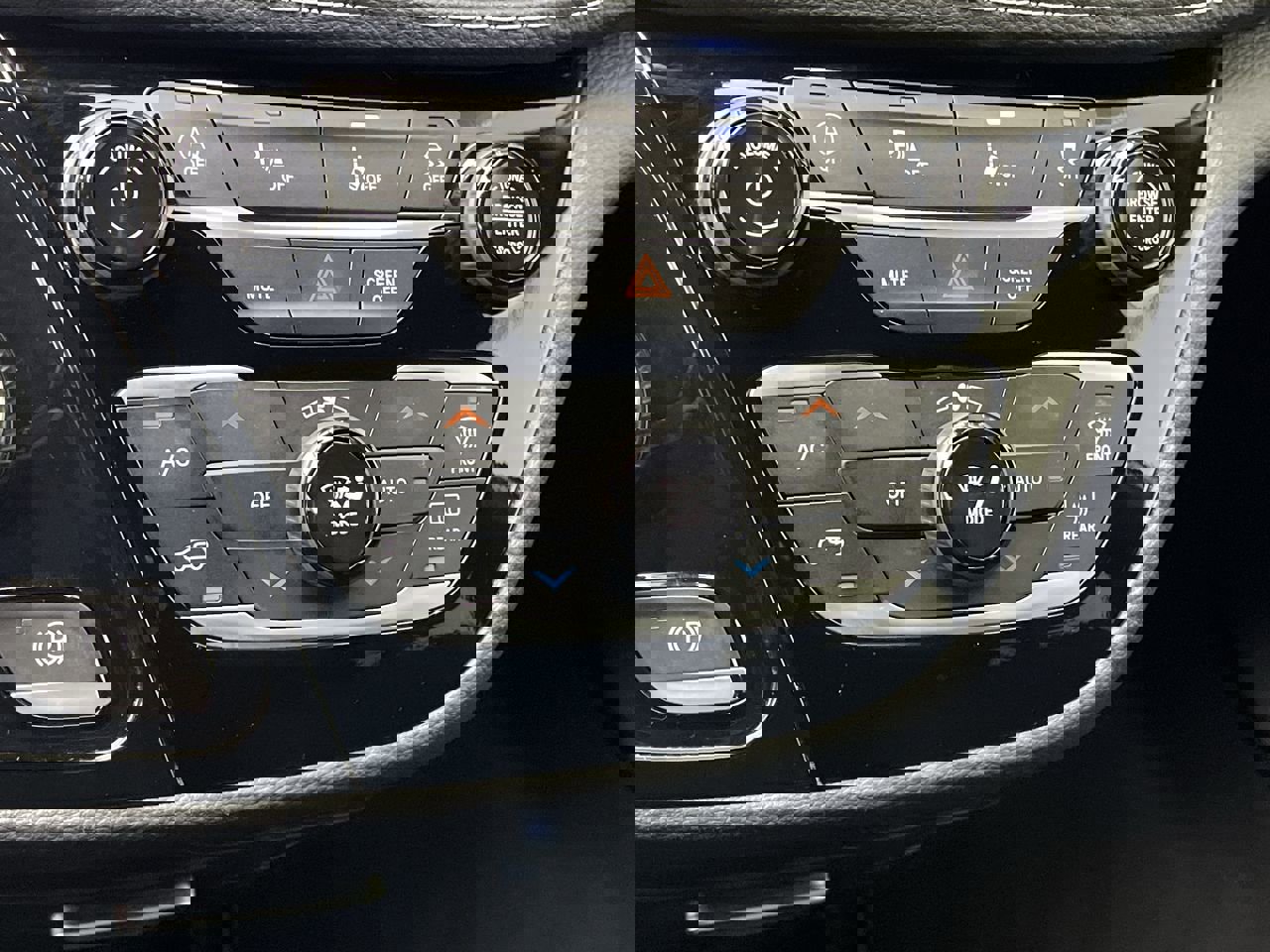 Used 2023 Chrysler Pacifica Touring image 22