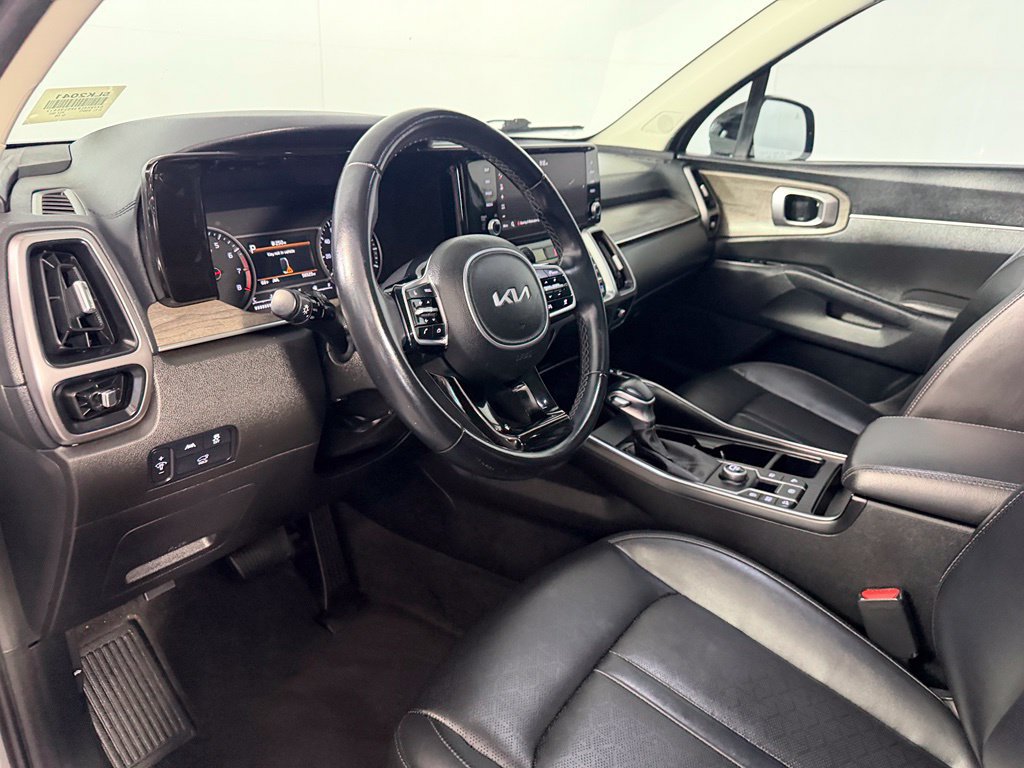 Used 2023 Kia Sorento EX w/ Panoramic Sunroof Package FWD image 13