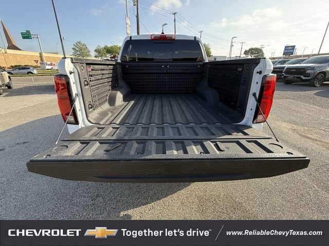 Used 2025 Chevrolet Colorado ZR2 w/ Technology Package AWD/4WD image 33