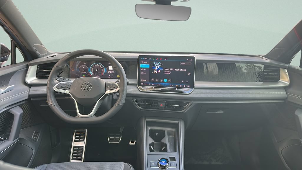 New 2026 Volkswagen Tiguan SE R-Line FWD image 13