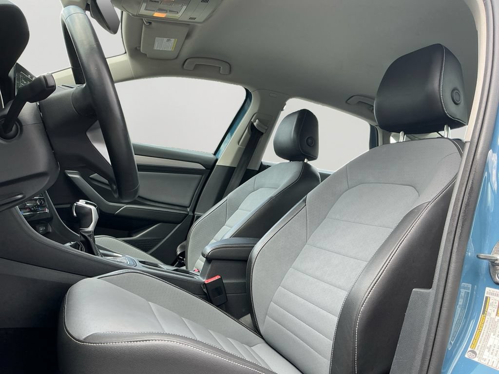 Used 2025 Volkswagen Jetta SE FWD image 24