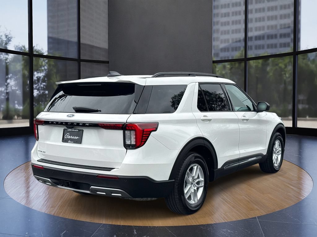 Used 2025 Ford Explorer Active w/ Active Comfort Package RWD image 3