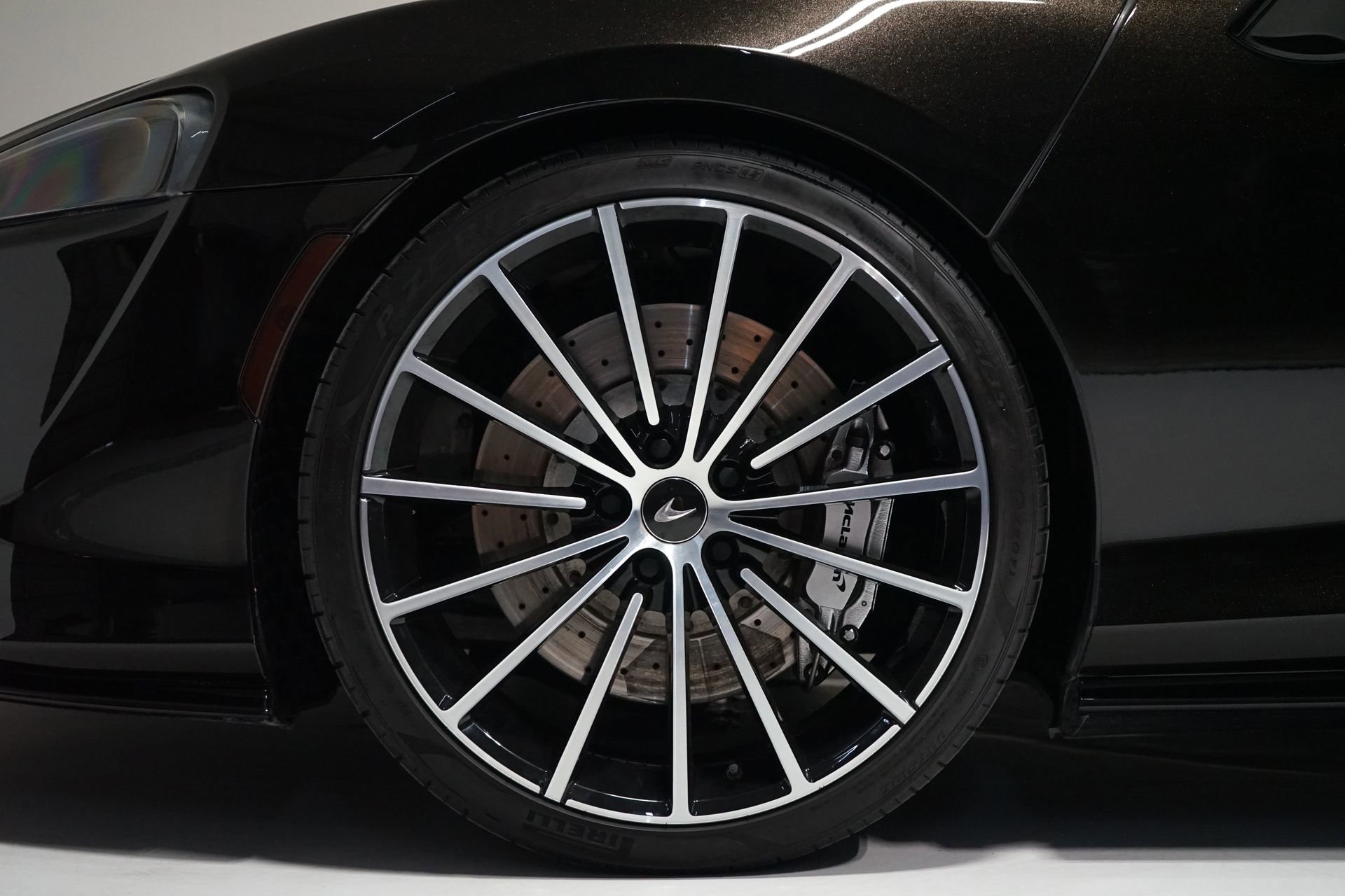Used 2020 McLaren GT RWD image 34