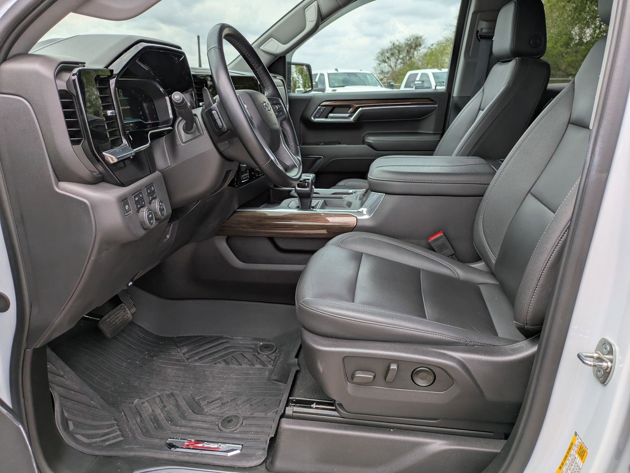 Used 2024 Chevrolet Silverado 1500 LT Trail Boss w/ LT Trail Boss Premium Package image 8