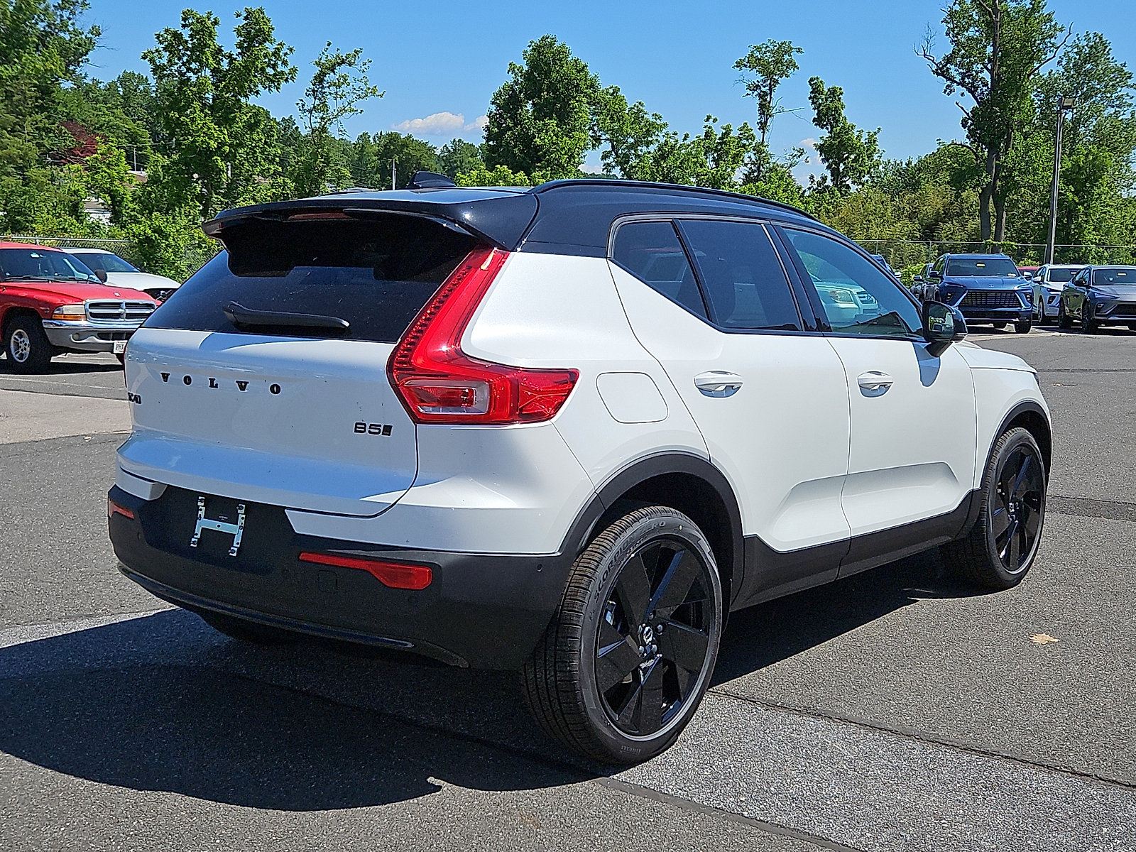 New 2026 Volvo XC40 B5 Ultra w/ Protection Package Premier AWD/4WD image 6