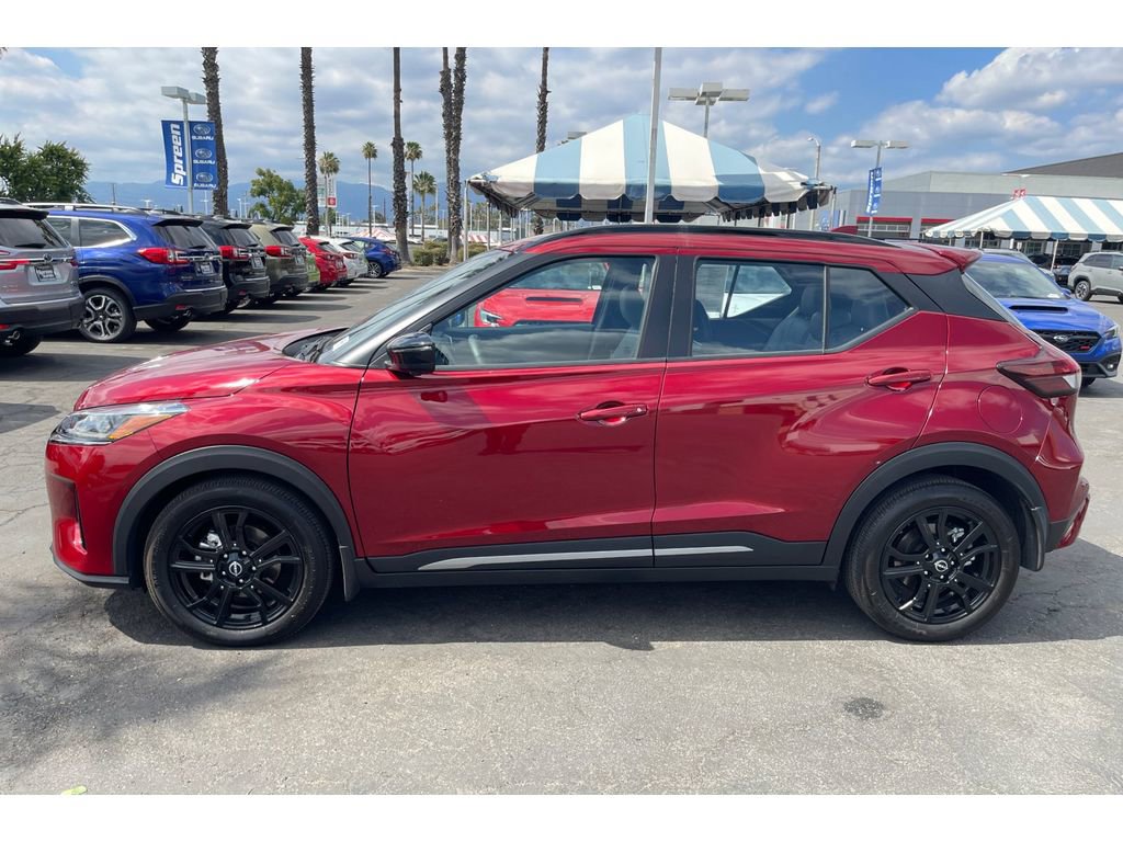 Used 2022 Nissan Kicks SR w/ Premium Package FWD image 2