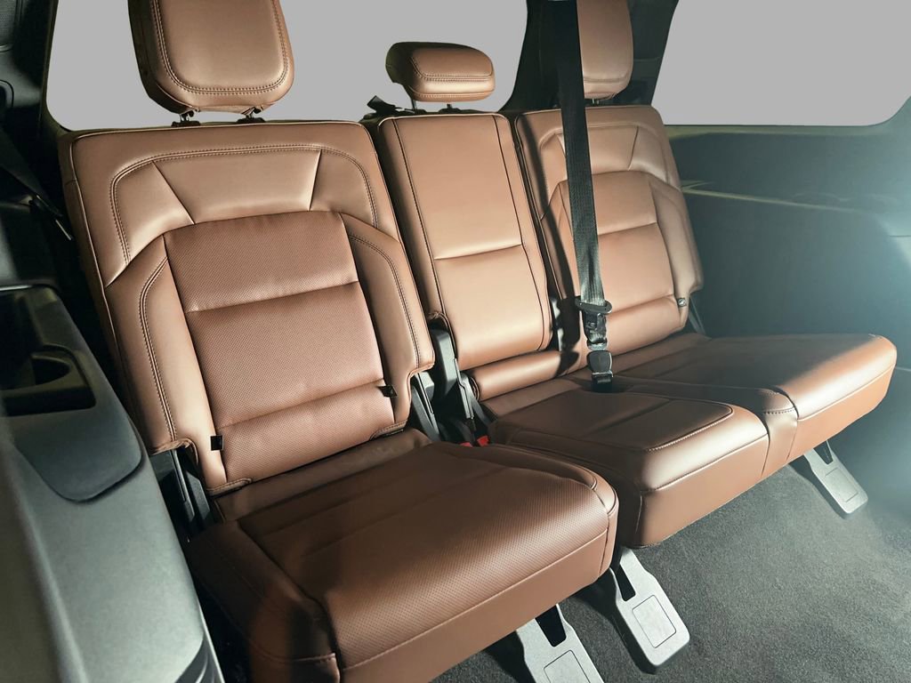 Used 2025 Lincoln Navigator Reserve image 19