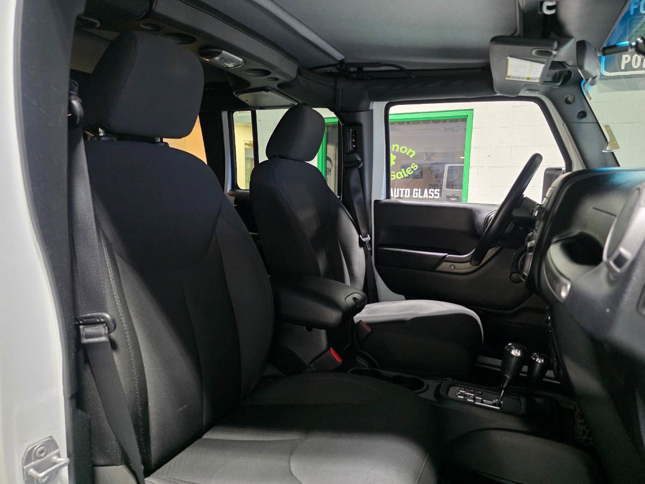Used 2018 Jeep Wrangler Unlimited Sport w/ Connectivity Group AWD/4WD image 26