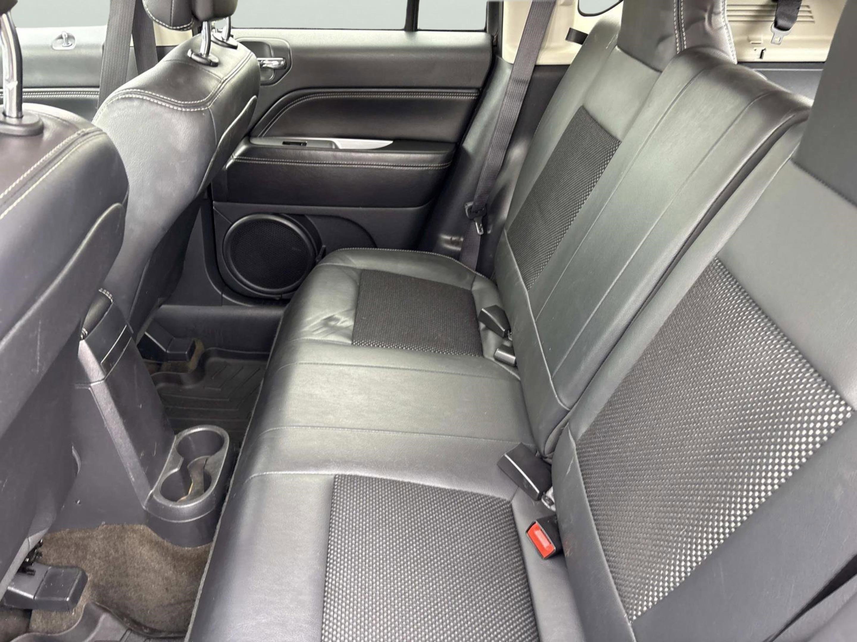 Used 2016 Jeep Compass Latitude image 17