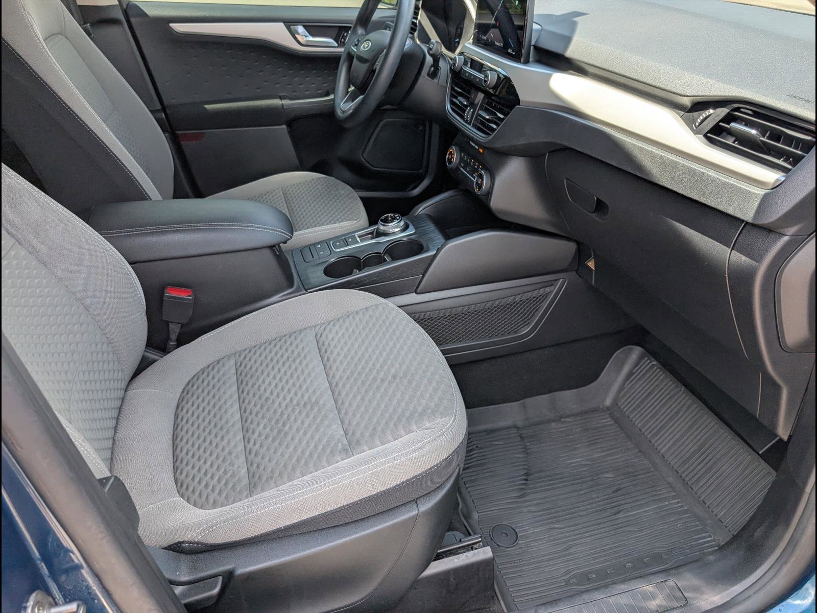 Used 2020 Ford Escape SE image 18