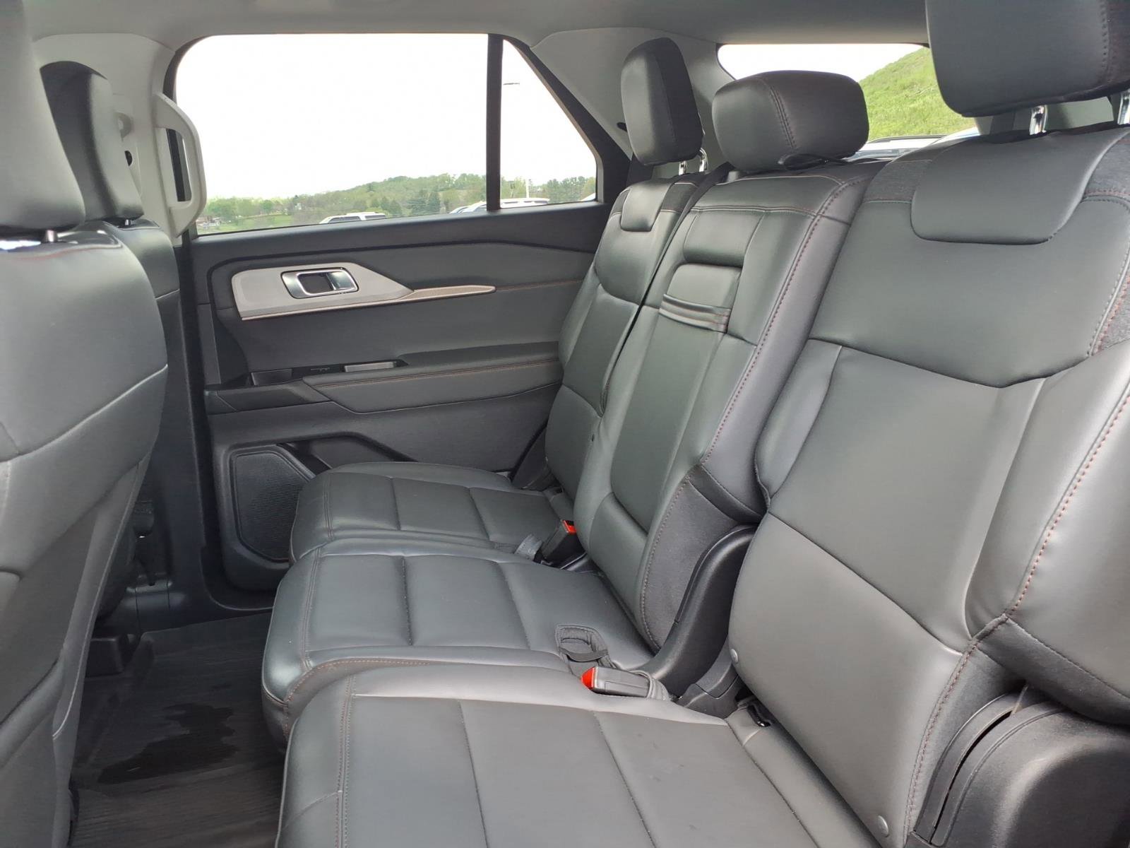 Used 2025 Ford Explorer Active w/ Active Comfort Package AWD/4WD image 9