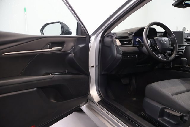 Used 2025 Toyota Camry LE FWD image 9