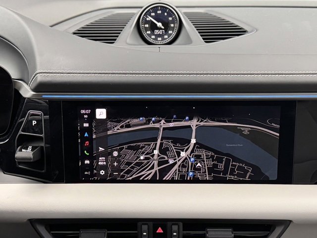 Certified 2025 Porsche Macan 4 Electric image 28