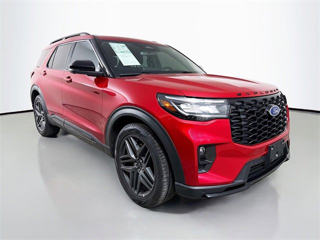 Used 2025 Ford Explorer ST image 3