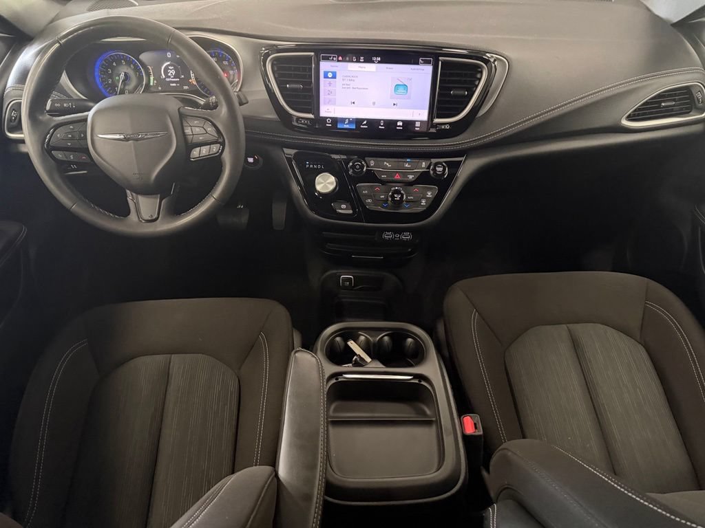 Used 2024 Chrysler Pacifica Touring FWD image 15